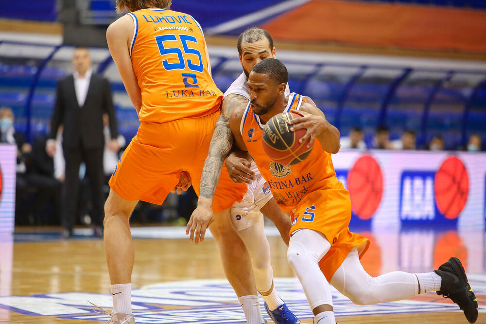 Derik Nidam i Džastin Kobs u duelu, Foto: KK Mornar/Media Pro