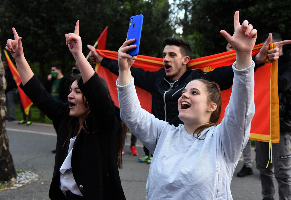 <p>Svake nedjelje, kako je ranije najavljeno, organizovaće se skupovi, uz poruku "da slobodna i vječna Crna Gora nikada neće nestati"</p>