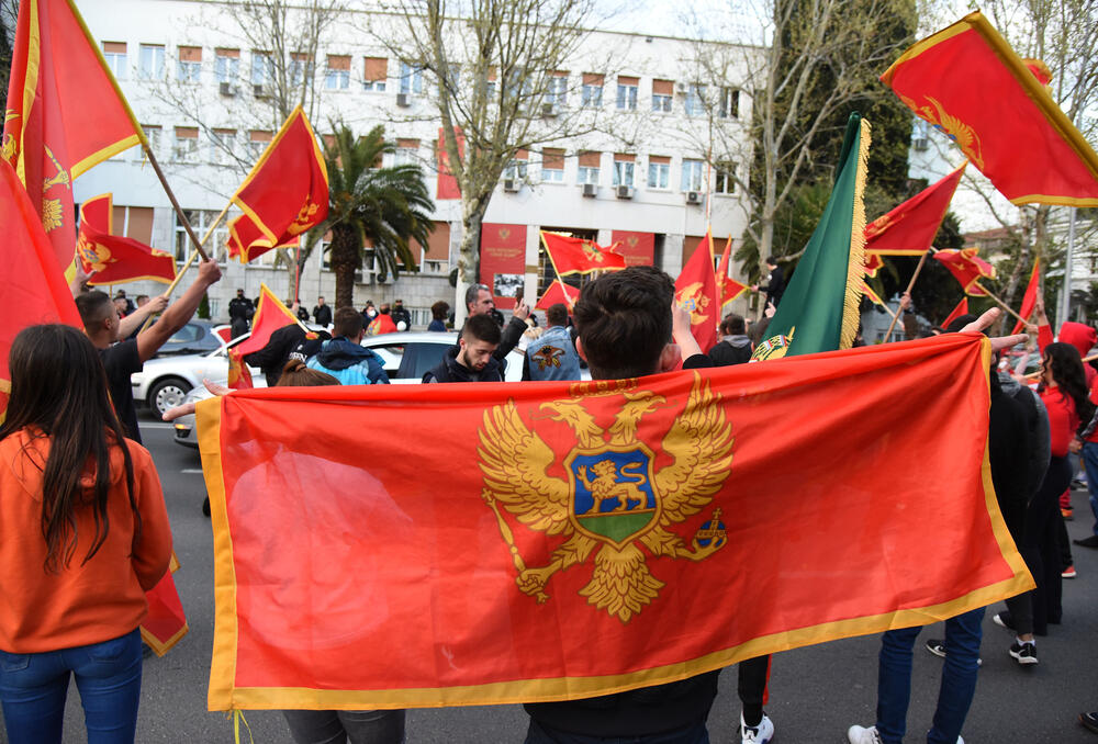 <p>Svake nedjelje, kako je ranije najavljeno, organizovaće se skupovi, uz poruku "da slobodna i vječna Crna Gora nikada neće nestati"</p>