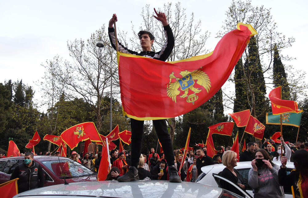 <p>Svake nedjelje, kako je ranije najavljeno, organizovaće se skupovi, uz poruku "da slobodna i vječna Crna Gora nikada neće nestati"</p>