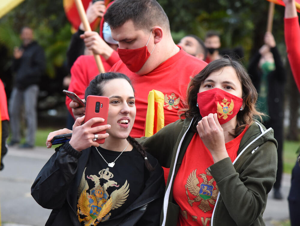 <p>Svake nedjelje, kako je ranije najavljeno, organizovaće se skupovi, uz poruku "da slobodna i vječna Crna Gora nikada neće nestati"</p>