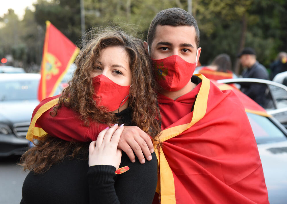 <p>Svake nedjelje, kako je ranije najavljeno, organizovaće se skupovi, uz poruku "da slobodna i vječna Crna Gora nikada neće nestati"</p>
