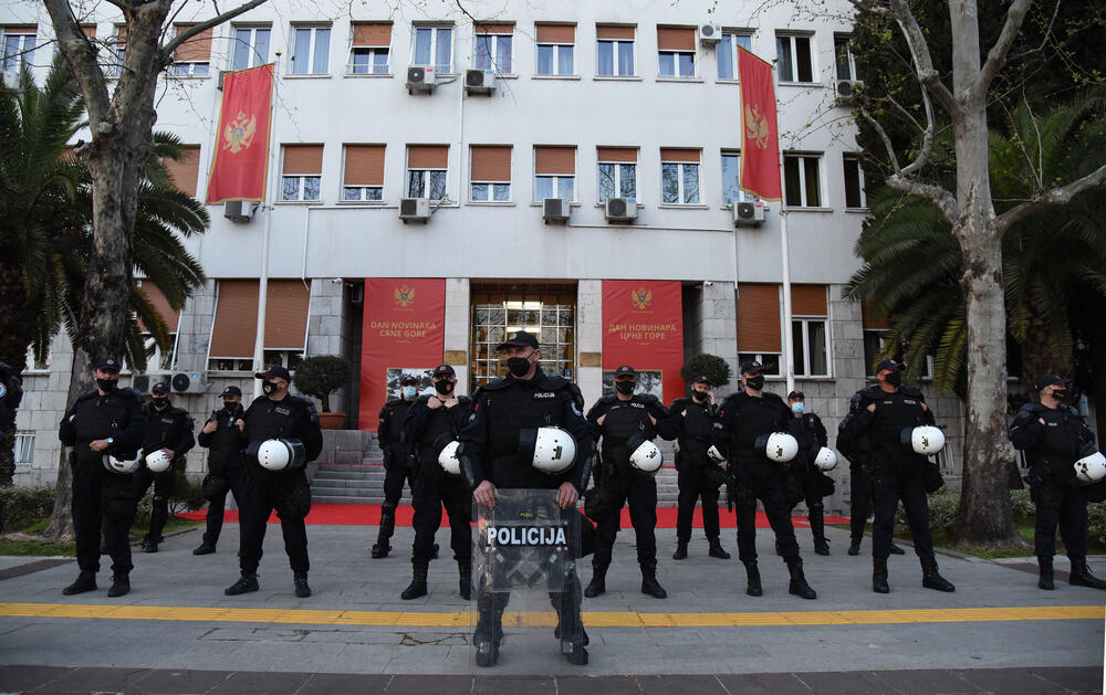 <p>Svake nedjelje, kako je ranije najavljeno, organizovaće se skupovi, uz poruku "da slobodna i vječna Crna Gora nikada neće nestati"</p>