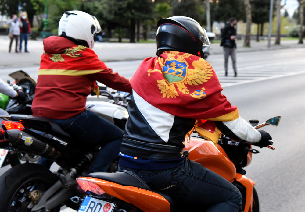 <p>Svake nedjelje, kako je ranije najavljeno, organizovaće se skupovi, uz poruku "da slobodna i vječna Crna Gora nikada neće nestati"</p>