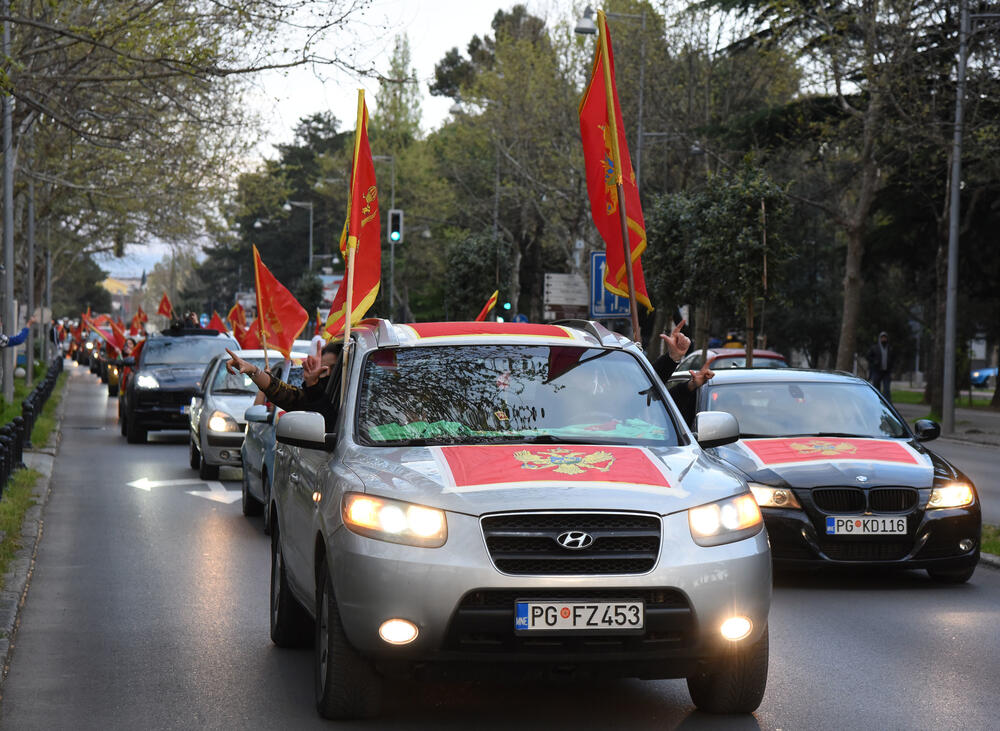 <p>Svake nedjelje, kako je ranije najavljeno, organizovaće se skupovi, uz poruku "da slobodna i vječna Crna Gora nikada neće nestati"</p>