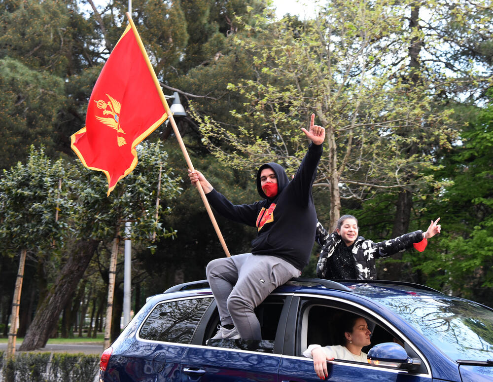 <p>Svake nedjelje, kako je ranije najavljeno, organizovaće se skupovi, uz poruku "da slobodna i vječna Crna Gora nikada neće nestati"</p>