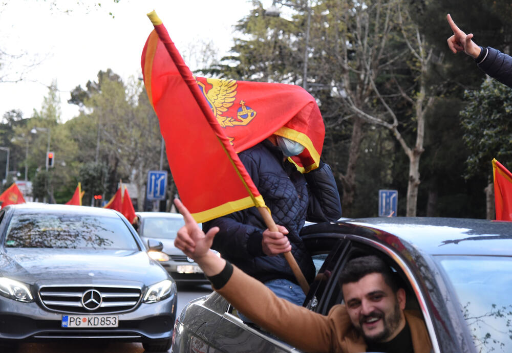 <p>Svake nedjelje, kako je ranije najavljeno, organizovaće se skupovi, uz poruku "da slobodna i vječna Crna Gora nikada neće nestati"</p>