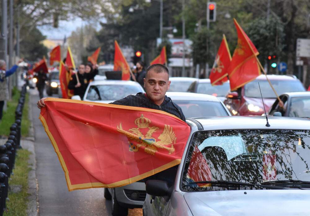 <p>Svake nedjelje, kako je ranije najavljeno, organizovaće se skupovi, uz poruku "da slobodna i vječna Crna Gora nikada neće nestati"</p>