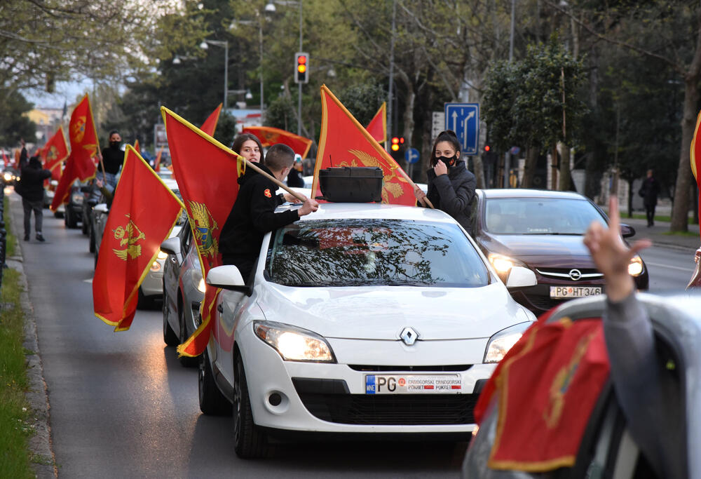 <p>Svake nedjelje, kako je ranije najavljeno, organizovaće se skupovi, uz poruku "da slobodna i vječna Crna Gora nikada neće nestati"</p>