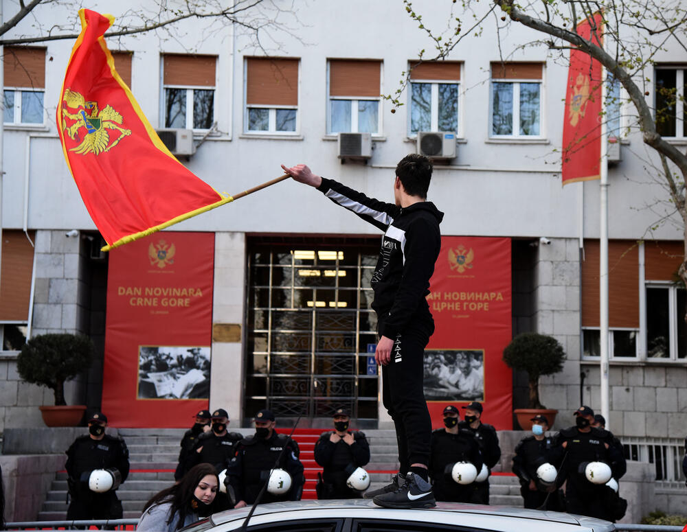 <p>Svake nedjelje, kako je ranije najavljeno, organizovaće se skupovi, uz poruku "da slobodna i vječna Crna Gora nikada neće nestati"</p>