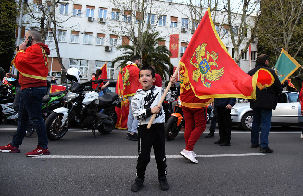 <p>Svake nedjelje, kako je ranije najavljeno, organizovaće se skupovi, uz poruku "da slobodna i vječna Crna Gora nikada neće nestati"</p>