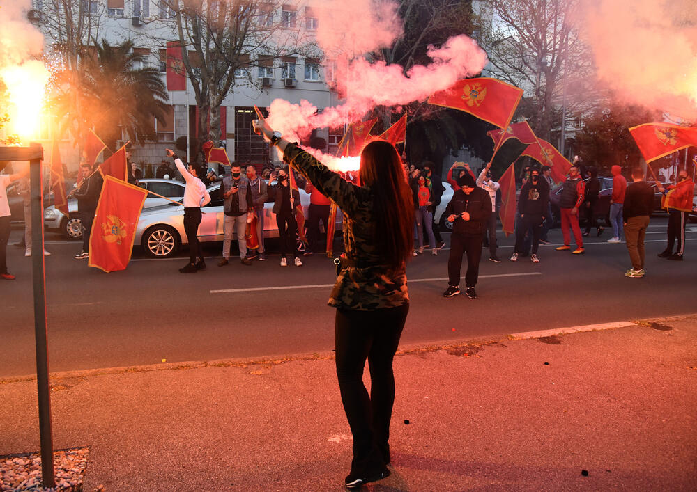 <p>Svake nedjelje, kako je ranije najavljeno, organizovaće se skupovi, uz poruku "da slobodna i vječna Crna Gora nikada neće nestati"</p>