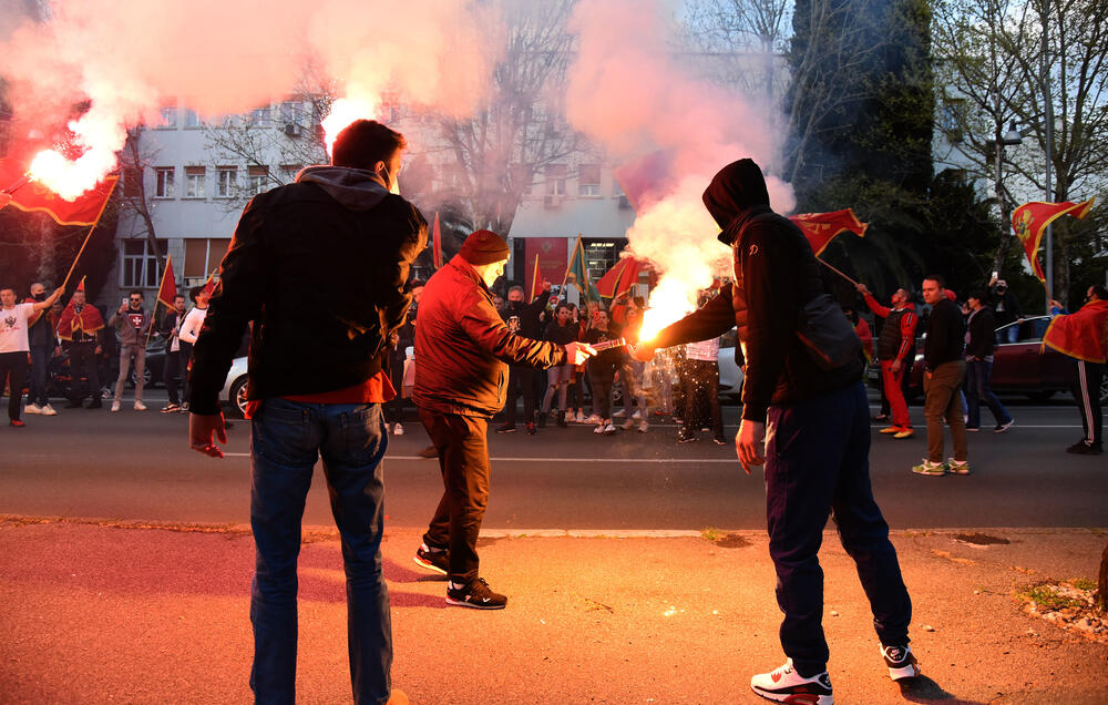 <p>Svake nedjelje, kako je ranije najavljeno, organizovaće se skupovi, uz poruku "da slobodna i vječna Crna Gora nikada neće nestati"</p>