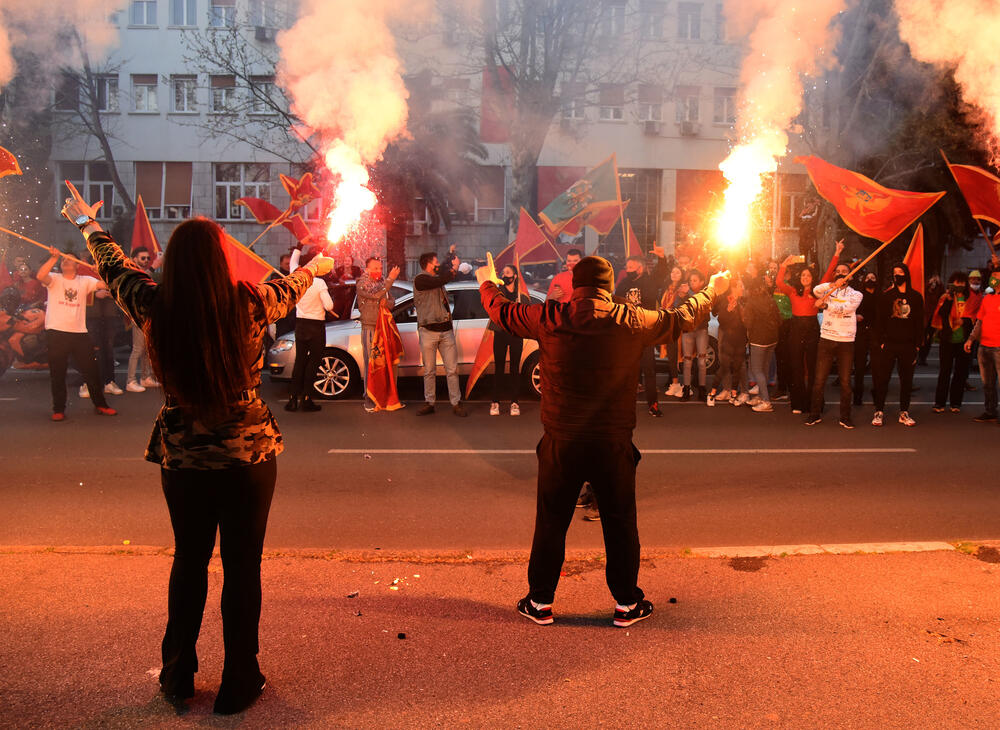 <p>Svake nedjelje, kako je ranije najavljeno, organizovaće se skupovi, uz poruku "da slobodna i vječna Crna Gora nikada neće nestati"</p>