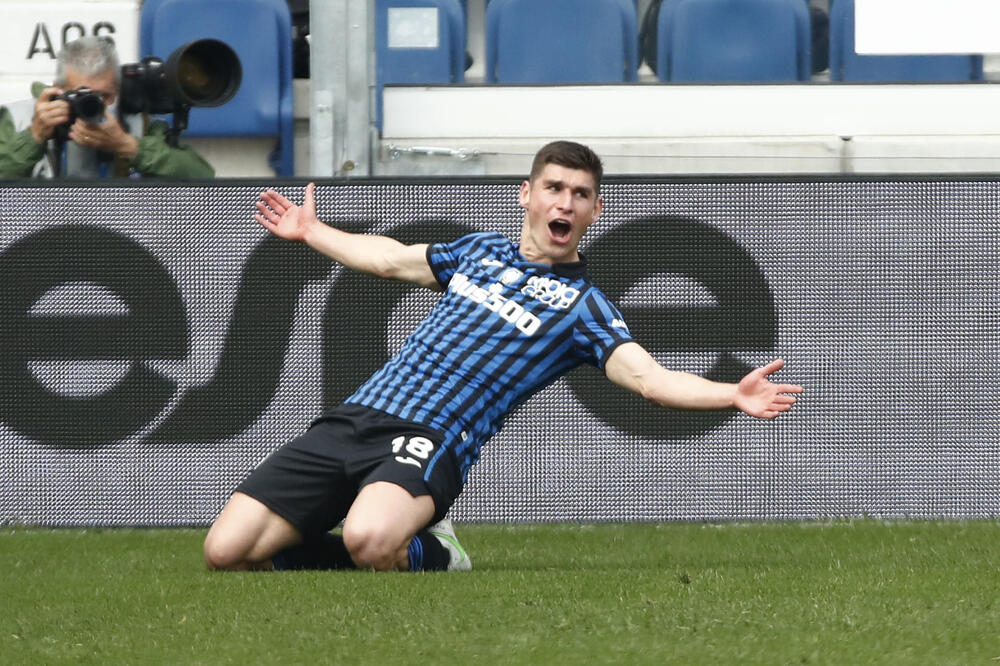 Malinovski pogađa u nizu, Foto: Reuters