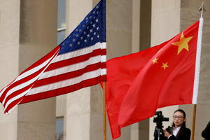 Kina pokušava da razbije "američku kliku"