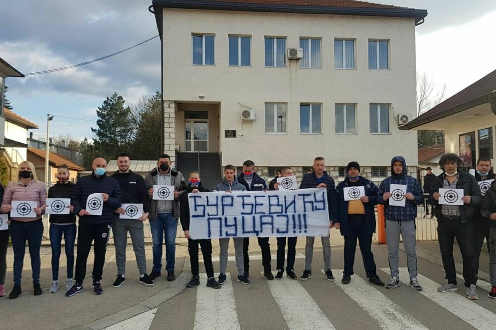 Protest ispred CB Pljevlja, Foto: Goran Malidžan