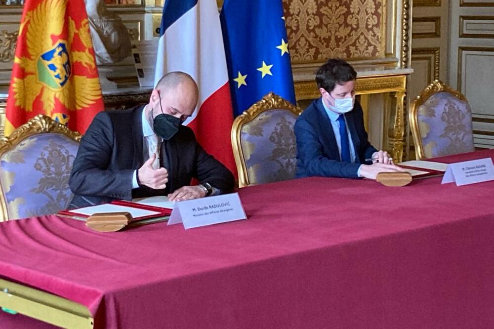 Sa potpisivanja dokumenta, Foto: Ambasada Francuske