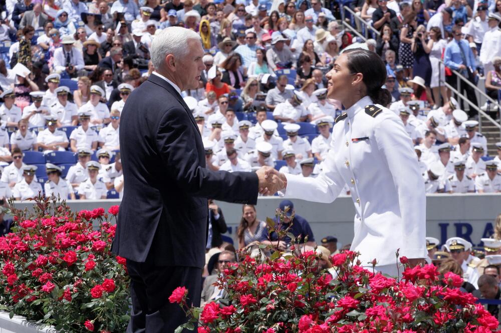 Perošević dobija diplomu u Anapolisu, Foto: Privatna arhiva