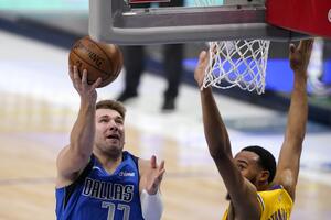 Dončić blistao na povratku Dejvisa, Boston ušao u seriju