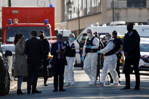 Teroristički napad u Parizu: Ubijena radnica policije