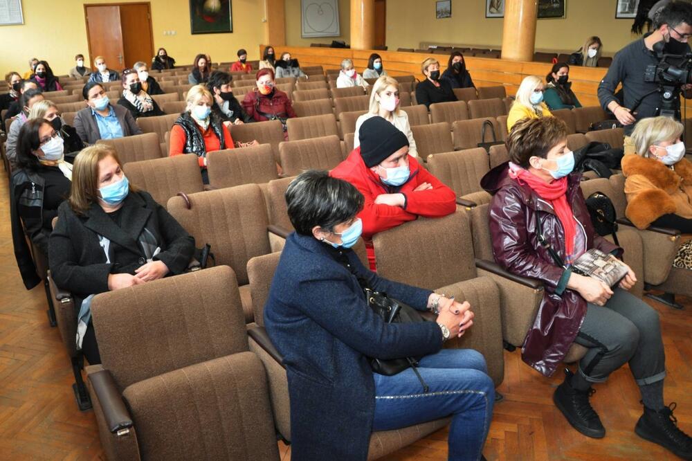 Sa jučerašnjeg potpisivanja ugovora, Foto: Svetlana Mandić