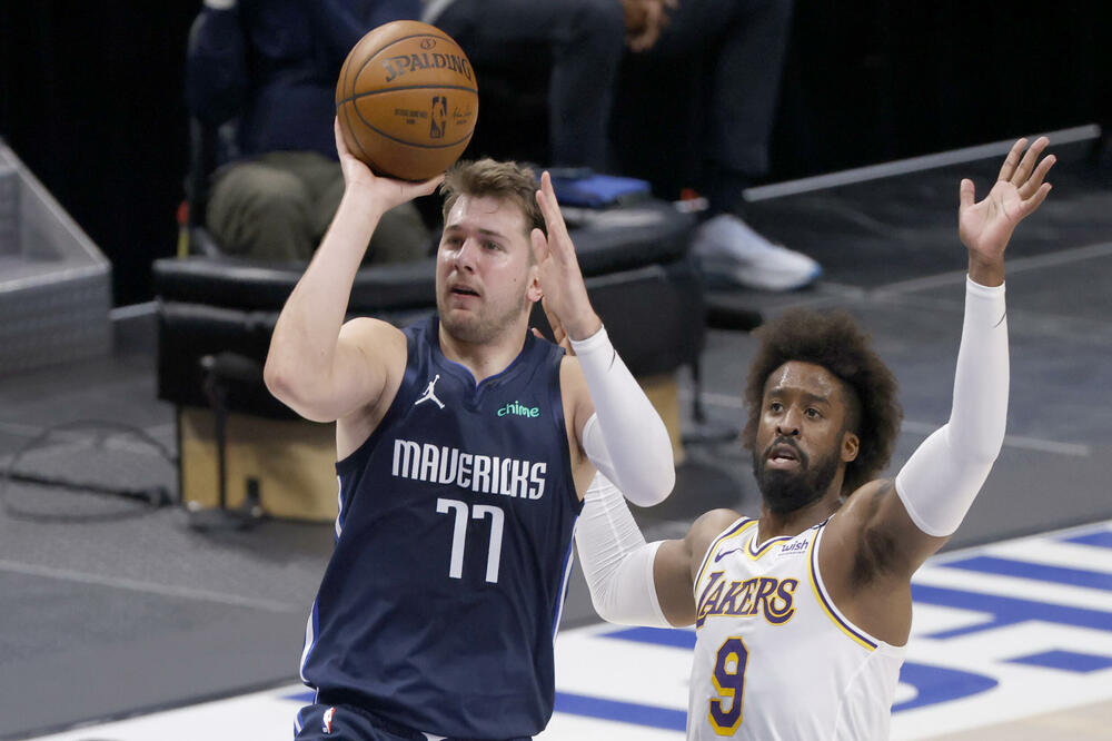 Dončić na meču sa Lejkersima, Foto: AP