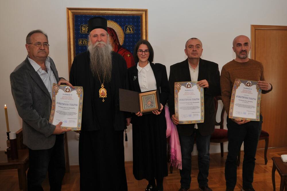 Sa uručenja gramata i ikone, Foto: Privatna arhiva