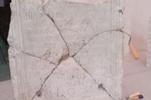 Spajaju fragmente kamene plastike