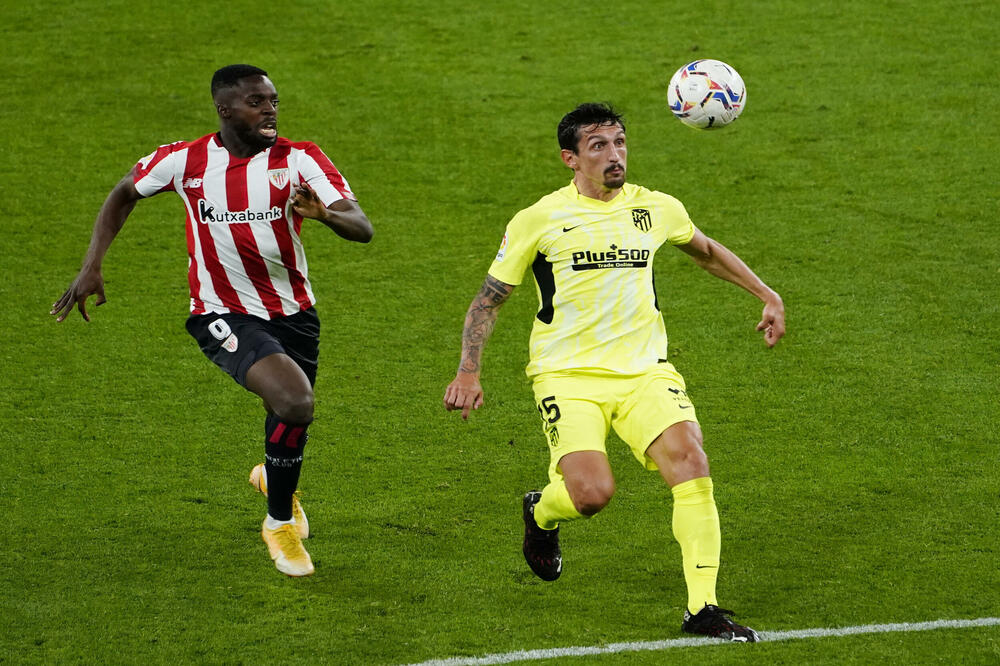 Savić u duelu sa Injakijem Vilijamsom, Foto: REUTERS