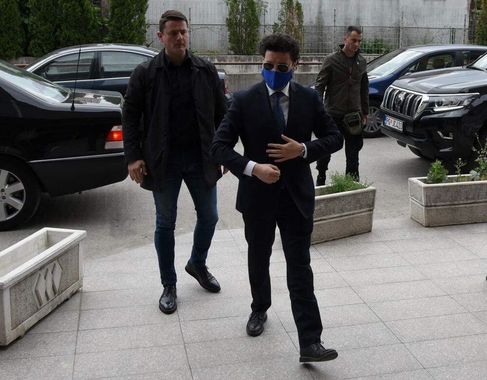 <p>Potpredsjednik Vlade poručio da će Crna Gora uspjeti da se izbori sa organizovanim kriminalom. Rekao je da bi ponovio svoju izjavu o postupku sudije Miroslava Bašovića, bez obzira na kritike</p>