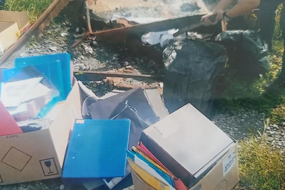 Sa spaljivanja dijela dokumentacije, Foto: Čitalac Vijesti