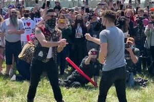 Amerika i zabava: Može biti samo jedan Džoš - stotine momaka u...