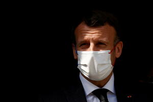 U Francuskoj postepeno otvaranje trgovine i kulturnih zdanja od...