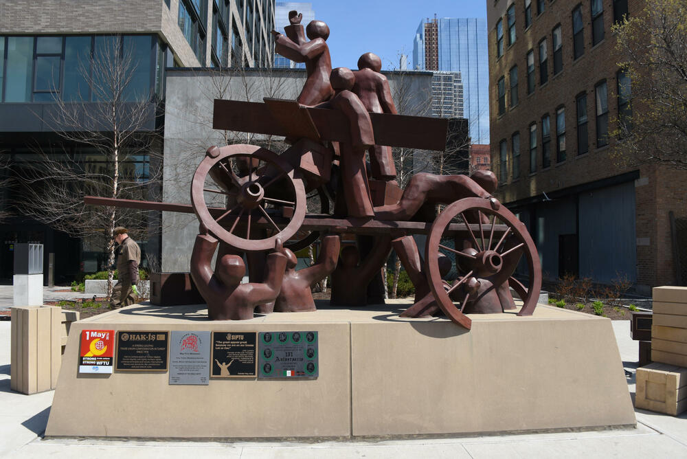 Spomenik na trgu Hejmarket u Čikagu