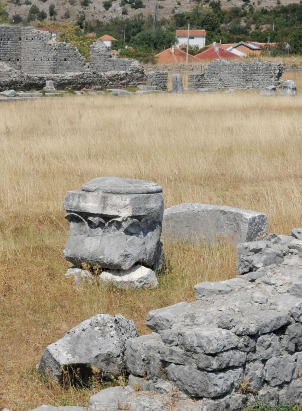 Ostaci starog grada Duklje
