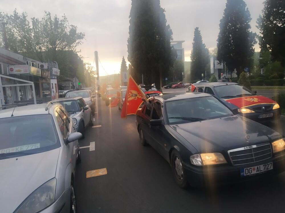 <p>"Proslavite Vaskrs sa svojim najmilijima, a onda u 17:00h barjak u ruke, za svoju, za našu jedinu majku Crnu Goru", navedeno je u pozivu za današnji protest</p>