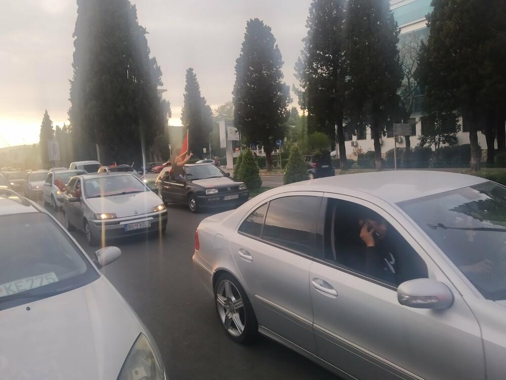 <p>"Proslavite Vaskrs sa svojim najmilijima, a onda u 17:00h barjak u ruke, za svoju, za našu jedinu majku Crnu Goru", navedeno je u pozivu za današnji protest</p>