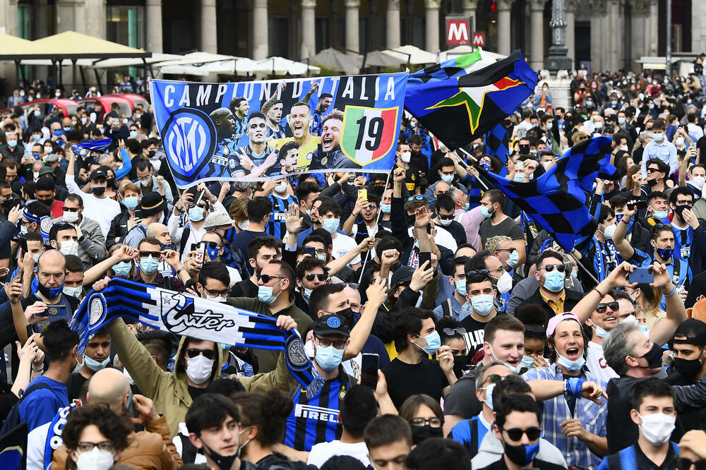 Slavlje navijača Intera na ulicama Milana, Foto: Reuters