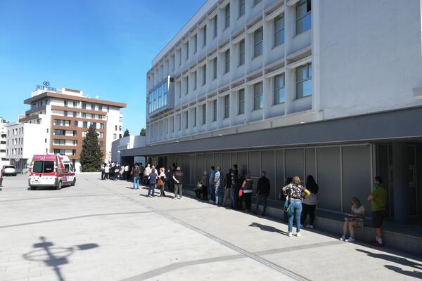 Veliki odziv za vakcinaciju, zakazivanje poželjno da bi se...