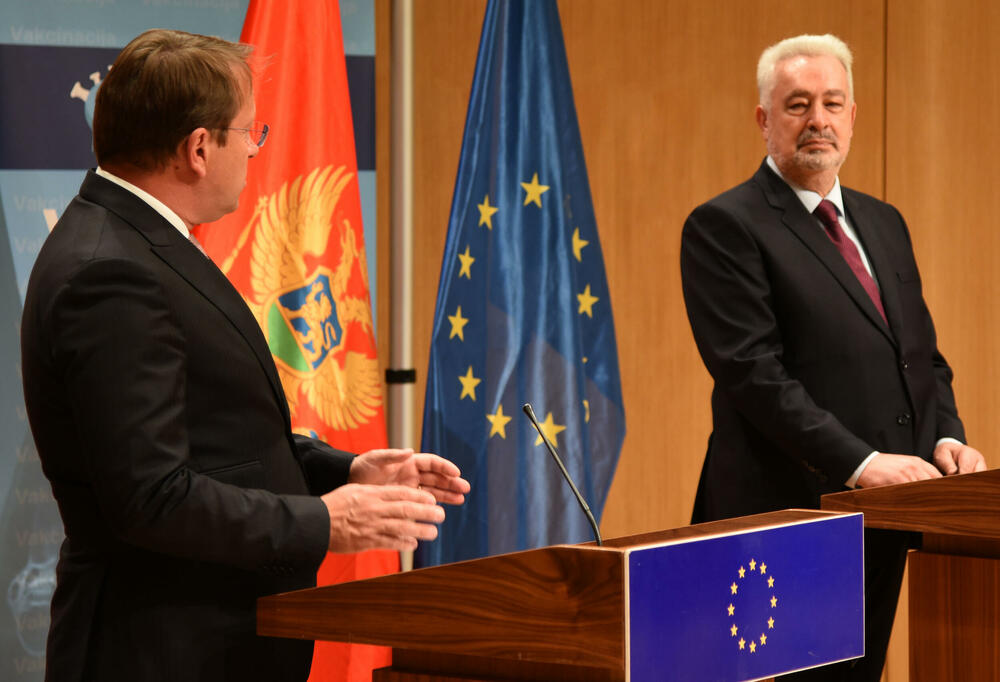 <p>"Vlada nam je tražila pomoć u vezi sa refinansiranjem. Ne mogu reći da li to možemo da uradimo ili ne, mi to razmatramo"</p>