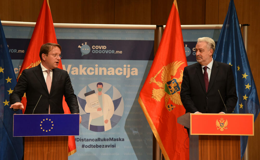 <p>"Vlada nam je tražila pomoć u vezi sa refinansiranjem. Ne mogu reći da li to možemo da uradimo ili ne, mi to razmatramo"</p>