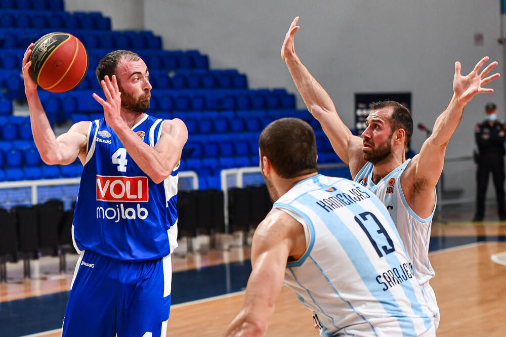 Nikola Pavlićević na meču sa Sparsima, Foto: ABA liga/Dragana Stjepanović