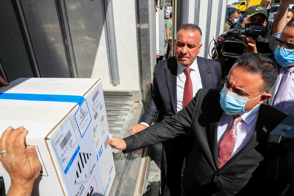 Tamimi na aerodromu u Bagdadu na dan dolaska fajzerovih vakcina u Bagdad: 11. april 2021., Foto: Reuters