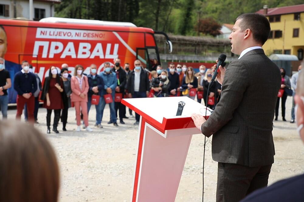 Sa jednog od skupova koalicije "Ni lijevo, ni desno. Pravac Novi", Foto: Demokratska Crna Gora