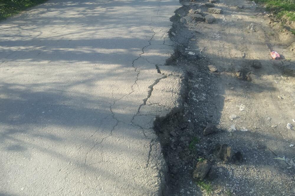 Ulica u lošem stanju, Foto: Borko Ždero