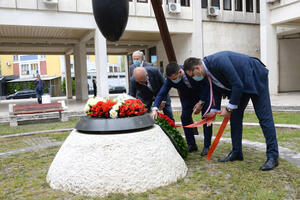 Predstavnici Glavnog grada i UBNOR-a položili vijenac na spomenik...