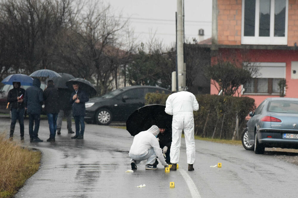 Uviđaj nakon ranjavanja Krstovića, Foto: Savo Prelević
