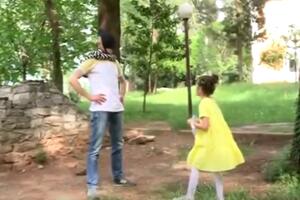 Maštoviti tata: Maskira se u izmišljene likove i podstiče ćerkine...