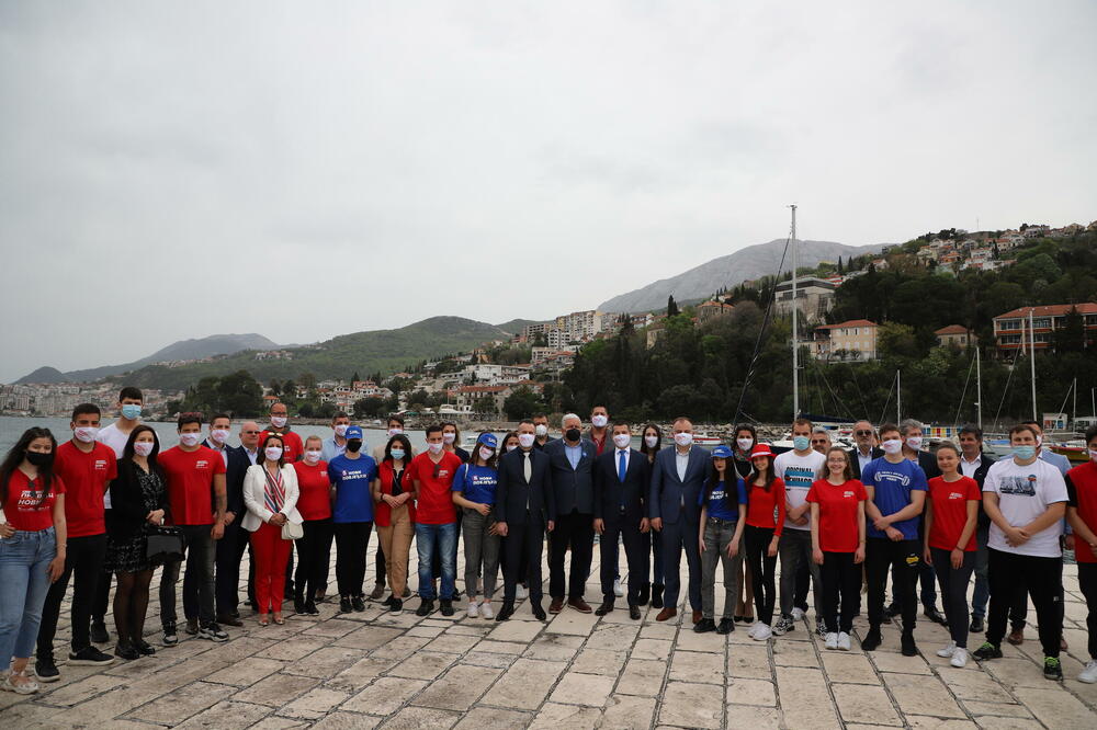 Koalicija "Ni lijevo, ni desno. Pravac Novi", Foto: Koalicija Ni lijevo, ni desno. Pravac Novi